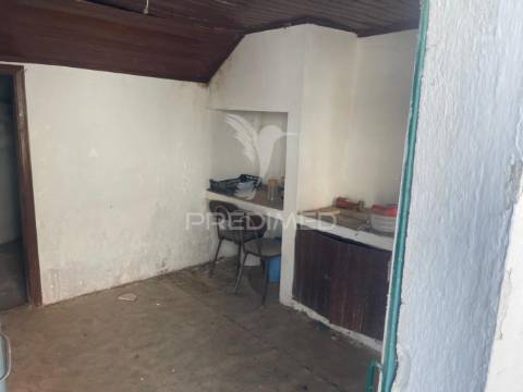 Moradia t2 com terreno em penafirme da mata (olhalvo)