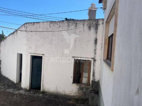 Moradia t2 com terreno em penafirme da mata (olhalvo)