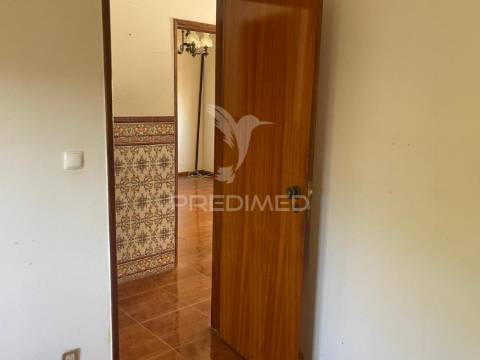Moradia t2 com terreno em penafirme da mata (olhalvo)