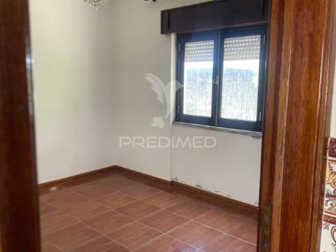 Moradia t2 com terreno em penafirme da mata (olhalvo)