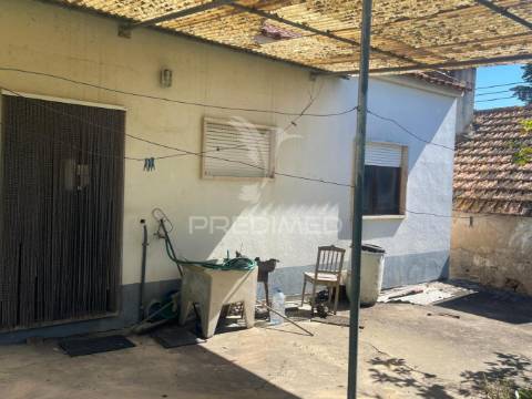 Moradia t2 com terreno em penafirme da mata (olhalvo)