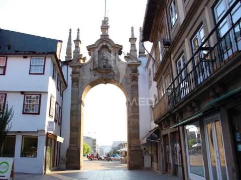 Moradia t6 localizada em arcos - lomar