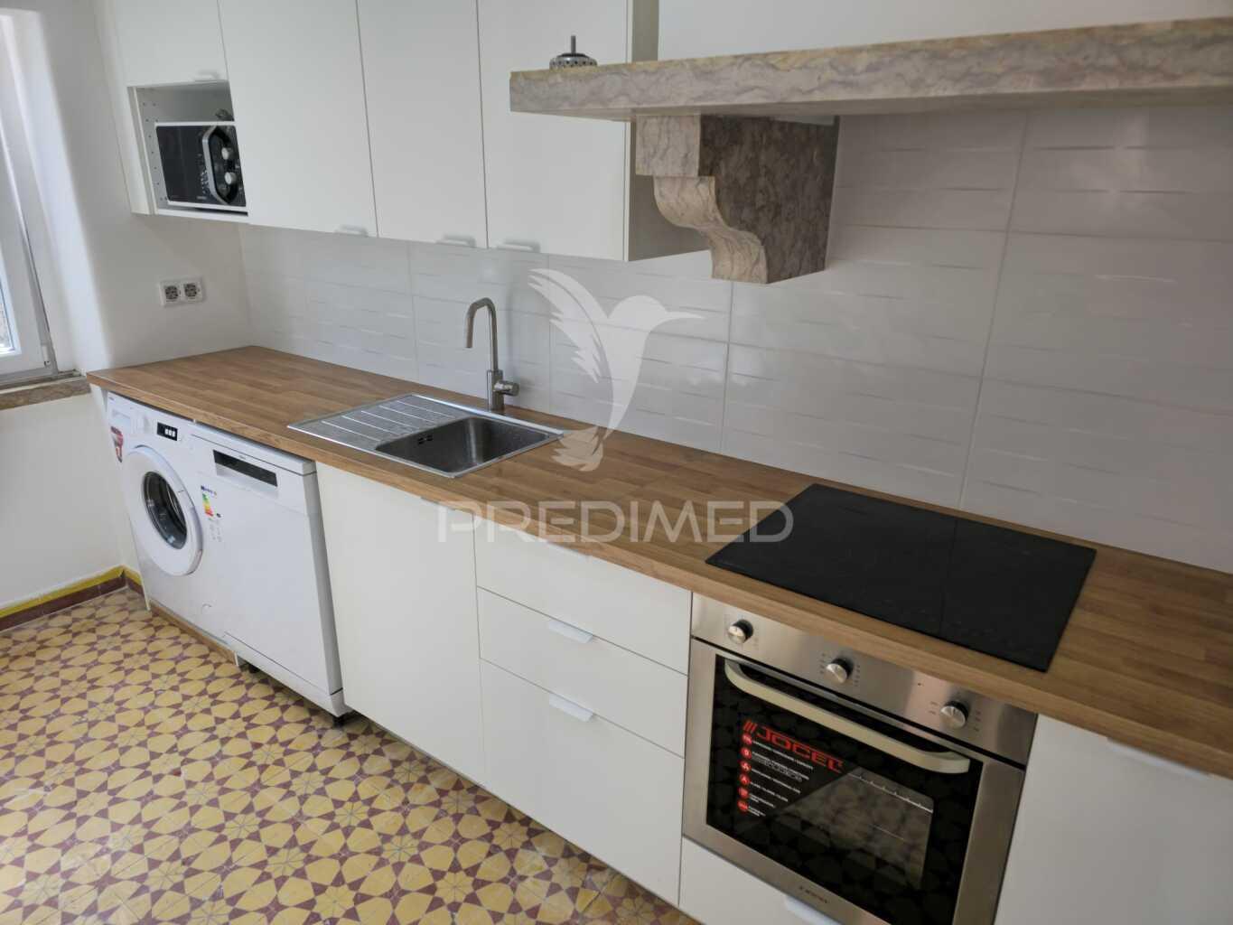 Apartamento t2 com remodelação total, em benfica