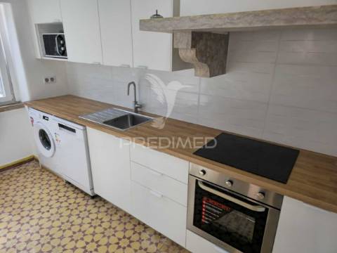 Apartamento t2 com remodelação total, em benfica