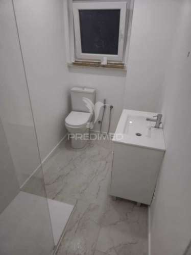 Apartamento t2 com remodelação total, em benfica