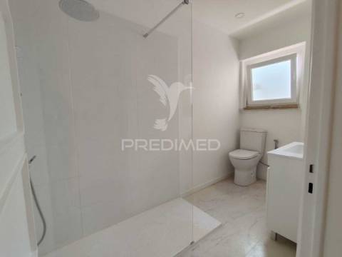Apartamento t2 com remodelação total, em benfica