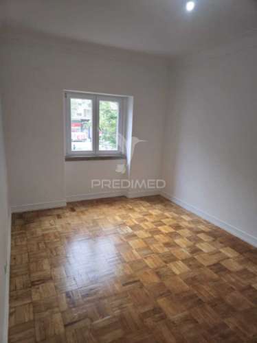 Apartamento t2 com remodelação total, em benfica