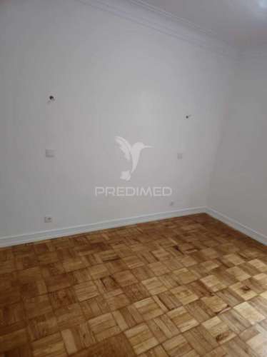 Apartamento t2 com remodelação total, em benfica