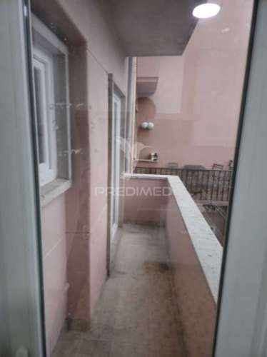 Apartamento t2 com remodelação total, em benfica