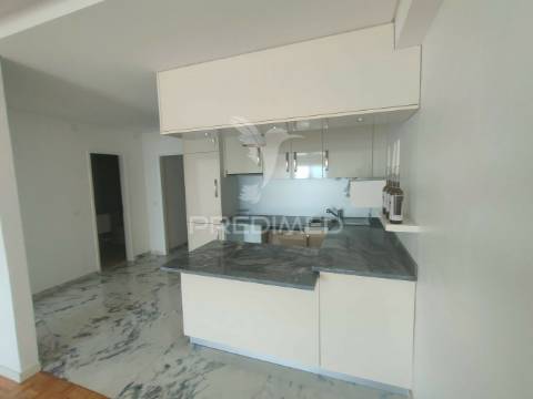 Apartamento t2 + 1 - nazaré (1ª linha de praia)