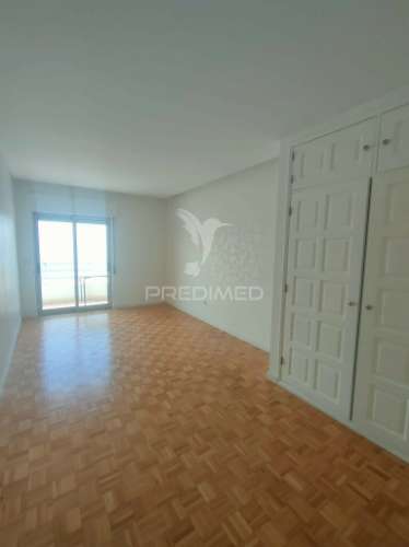 Apartamento t2 + 1 - nazaré (1ª linha de praia)