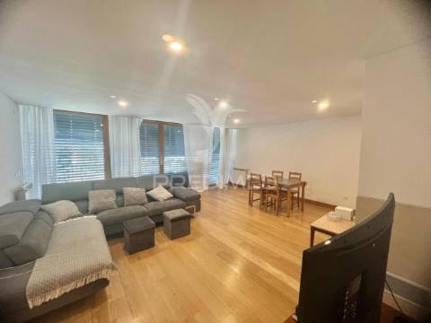 Apartamento t4 com 2 suites e parqueamento
