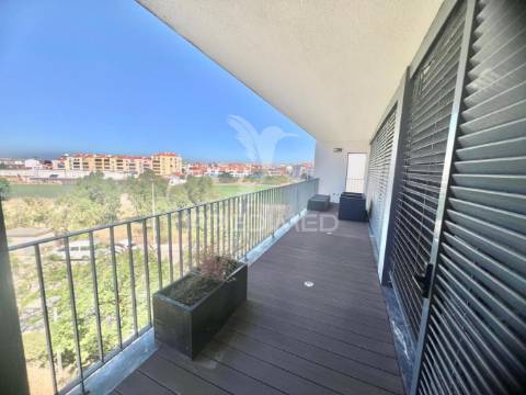 Apartamento t4 com 2 suites e parqueamento