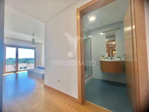 Apartamento t4 com 2 suites e parqueamento