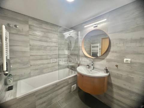 Apartamento t4 com 2 suites e parqueamento