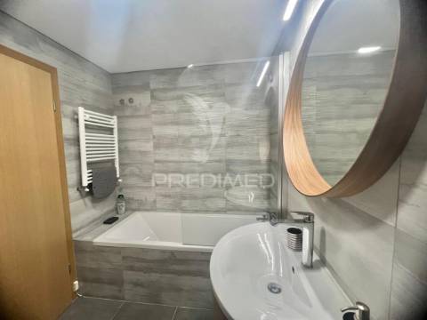 Apartamento t4 com 2 suites e parqueamento