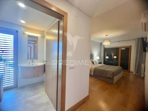Apartamento t4 com 2 suites e parqueamento