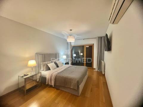 Apartamento t4 com 2 suites e parqueamento