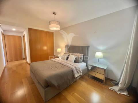 Apartamento t4 com 2 suites e parqueamento