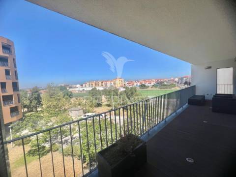 Apartamento t4 com 2 suites e parqueamento