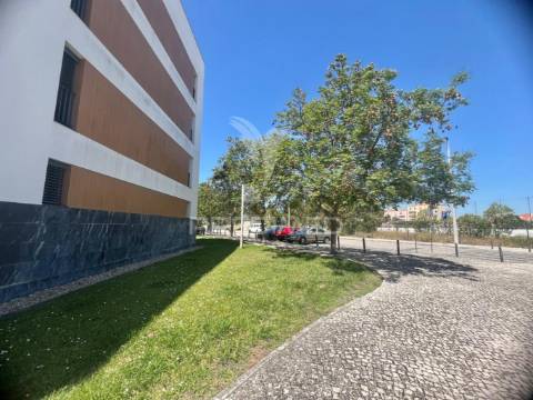 Apartamento t4 com 2 suites e parqueamento