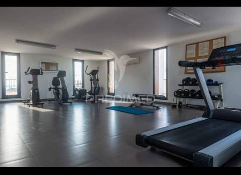 Apartamento t4 com 2 suites e parqueamento