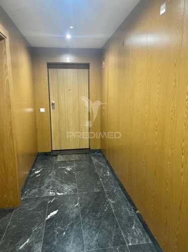 Apartamento t4 com 2 suites e parqueamento