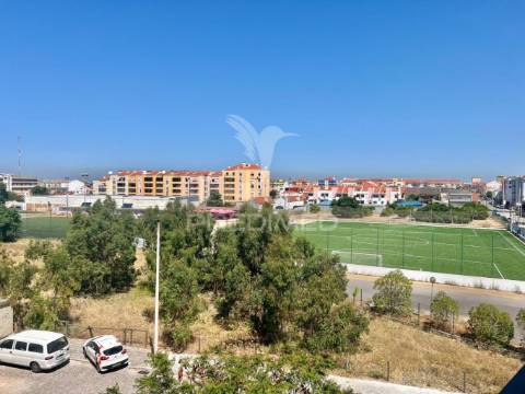Apartamento t4 com 2 suites e parqueamento