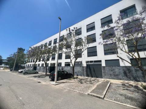 Apartamento t4 com 2 suites e parqueamento