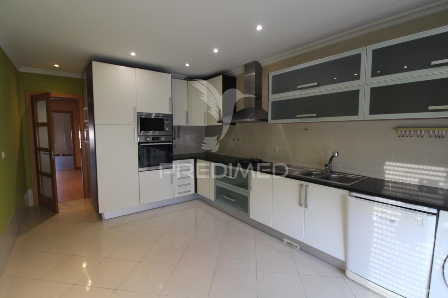 Duplex t3+2 com garagem em alcochete