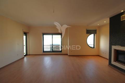 Duplex t3+2 com garagem em alcochete