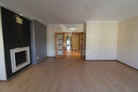 Duplex t3+2 com garagem em alcochete
