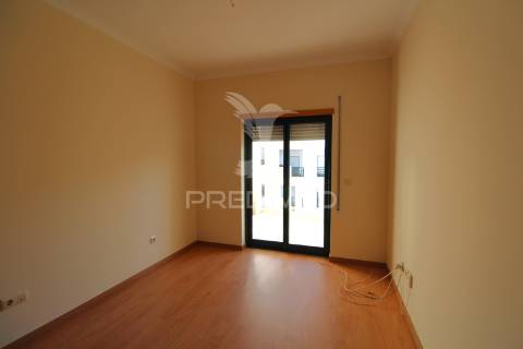 Duplex t3+2 com garagem em alcochete