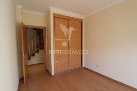 Duplex t3+2 com garagem em alcochete