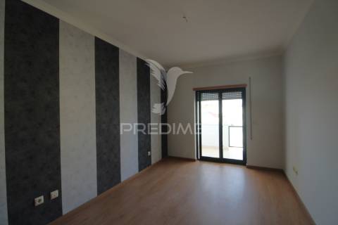 Duplex t3+2 com garagem em alcochete