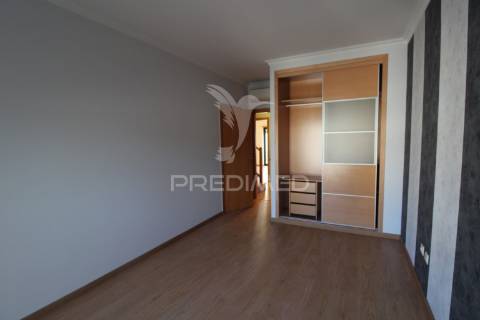 Duplex t3+2 com garagem em alcochete