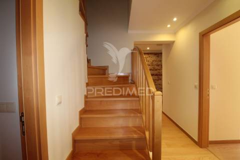 Duplex t3+2 com garagem em alcochete