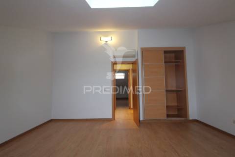 Duplex t3+2 com garagem em alcochete