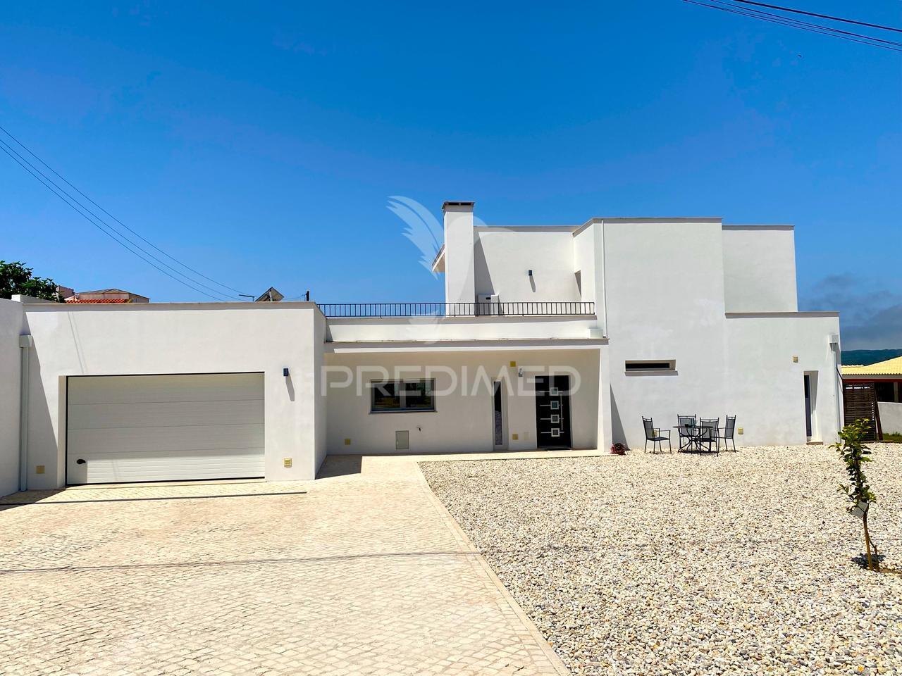 Moradia ecológica moderna com piscina, perto das caldas da rainha
