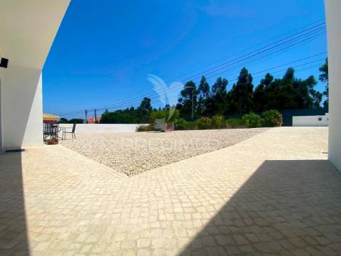 Moradia ecológica moderna com piscina, perto das caldas da rainha