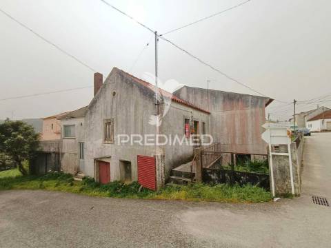 Moradia t2 para recontrução em alqueidão da serra.