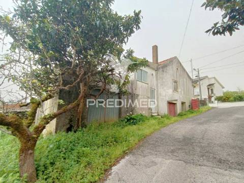 Moradia t2 para recontrução em alqueidão da serra.