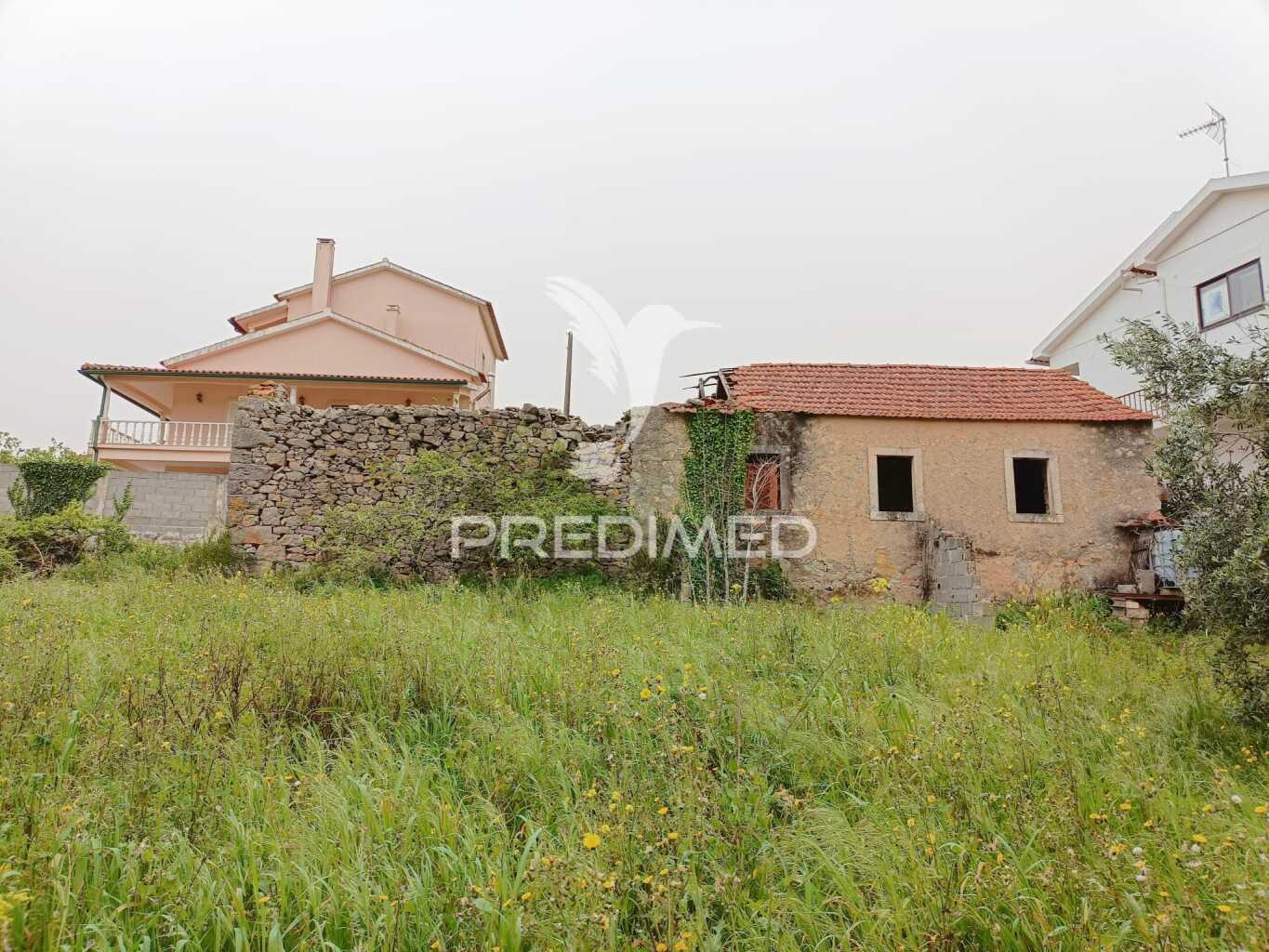 Ruina para reconstrução  em alqueidão da serra.