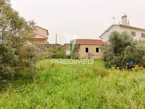 Ruina para reconstrução  em alqueidão da serra.