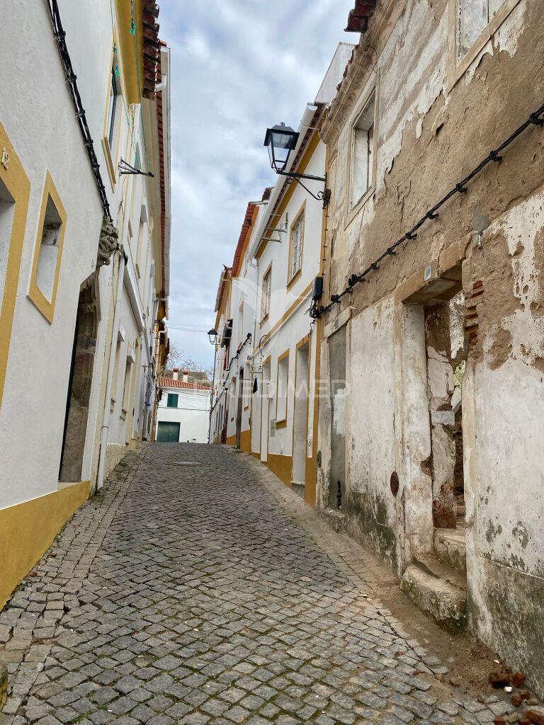 Prédio para reconstrução com projeto aprovado