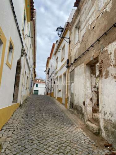 Prédio para reconstrução com projeto aprovado