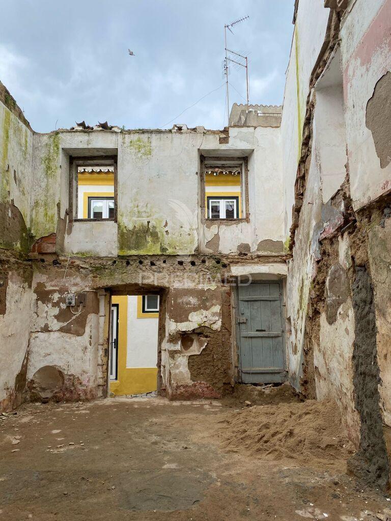 Prédio para reconstrução com projeto aprovado