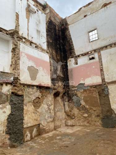 Prédio para reconstrução com projeto aprovado