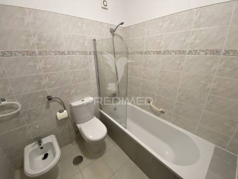 Excelente apartamento t4 duplex com terraço e vista serra – 3.º andar