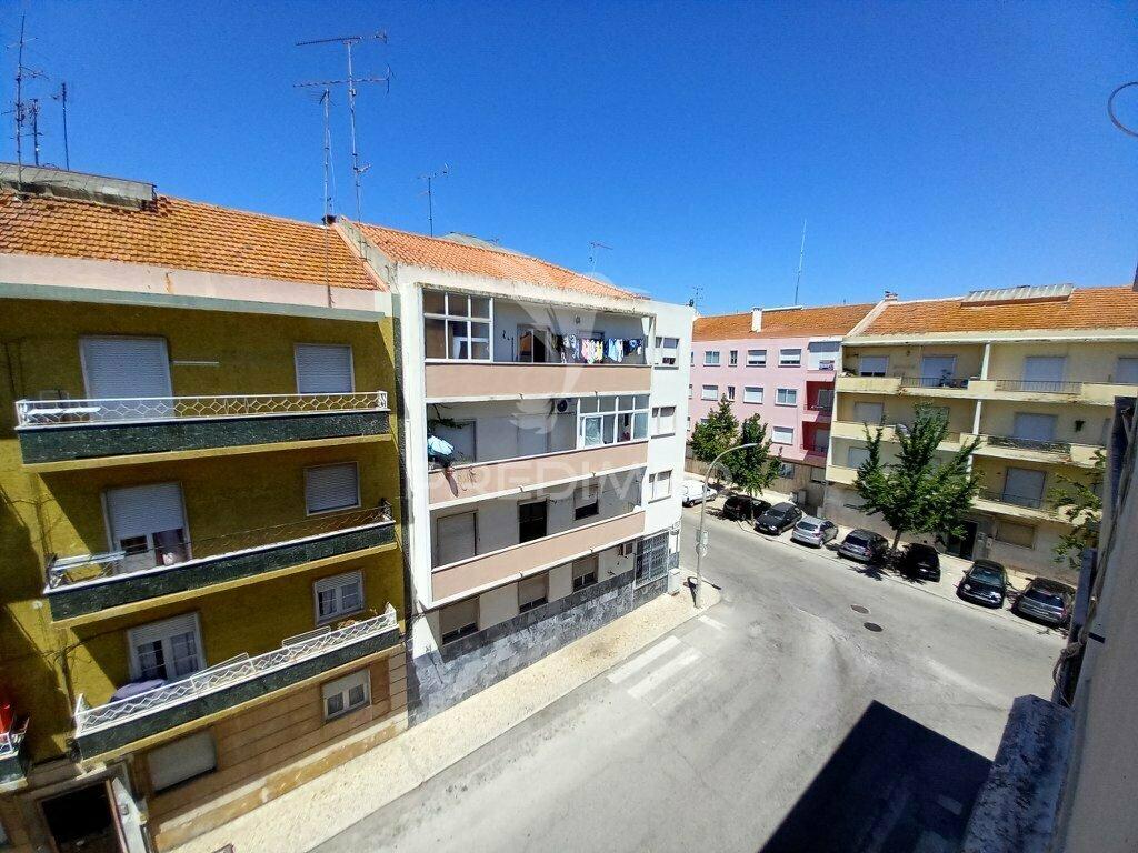 Apartamento t2 remodelado - setúbal 3f